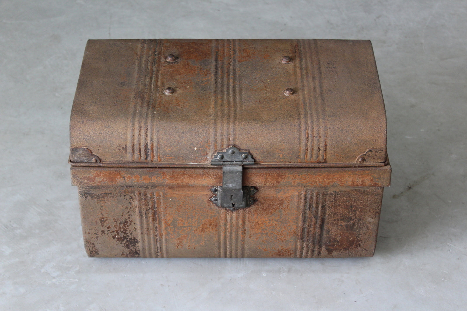 Vintage Metal Tin Trunk - Kernow Furniture