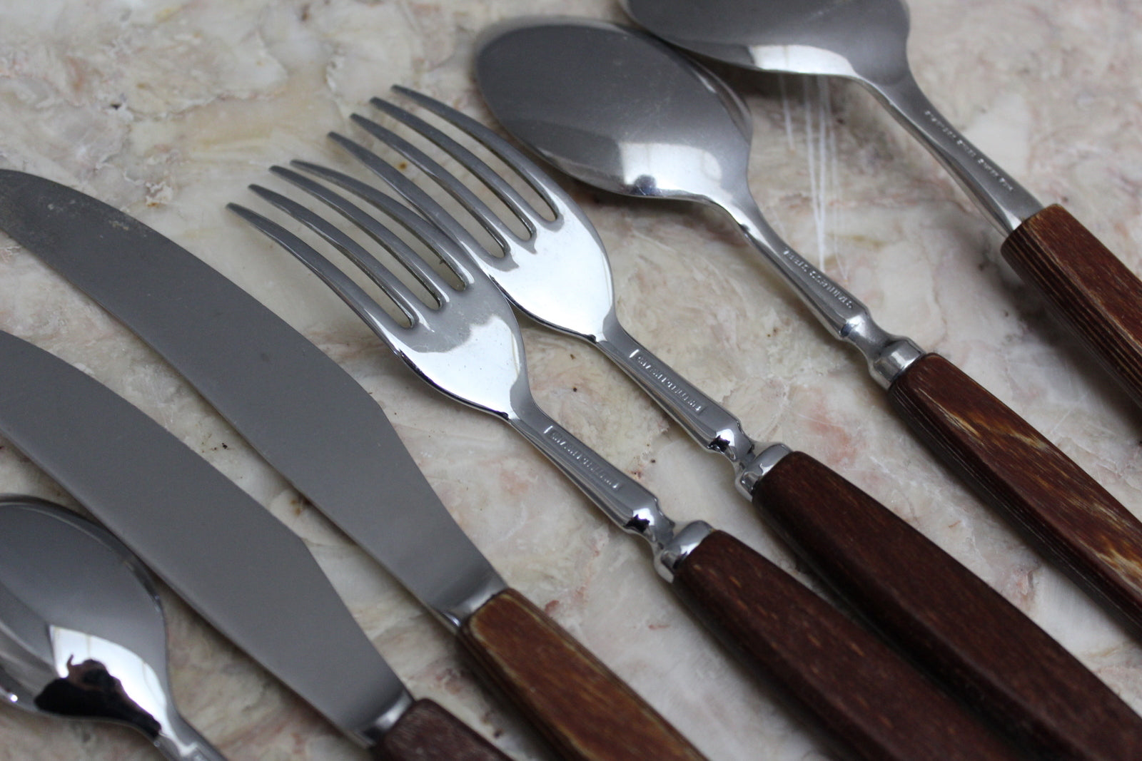 Retro Glosswood Cutlery Set - Kernow Furniture