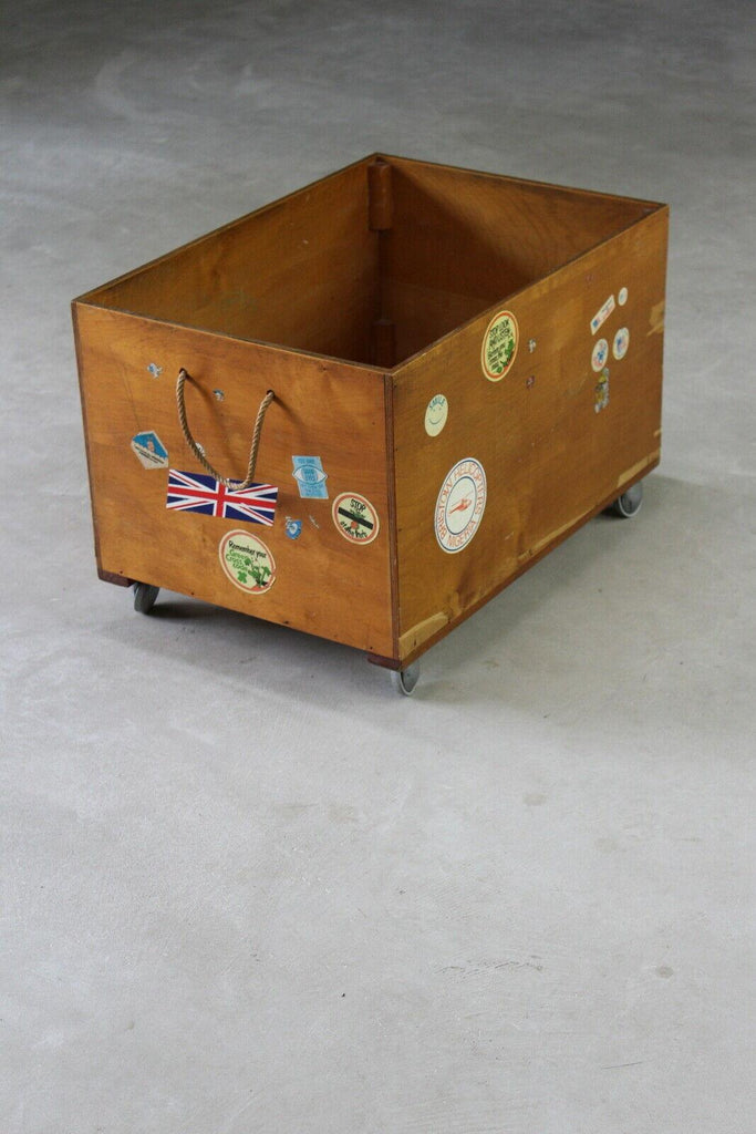 Retro Ply Toy Box On Castors - Kernow Furniture