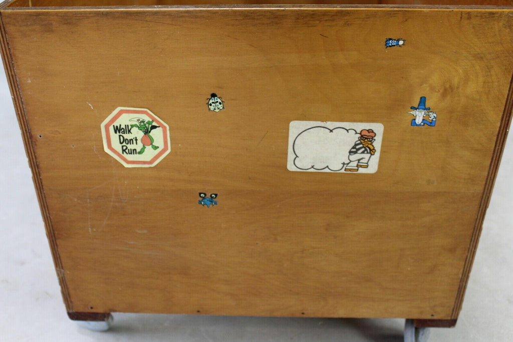 Retro Ply Toy Box On Castors - Kernow Furniture