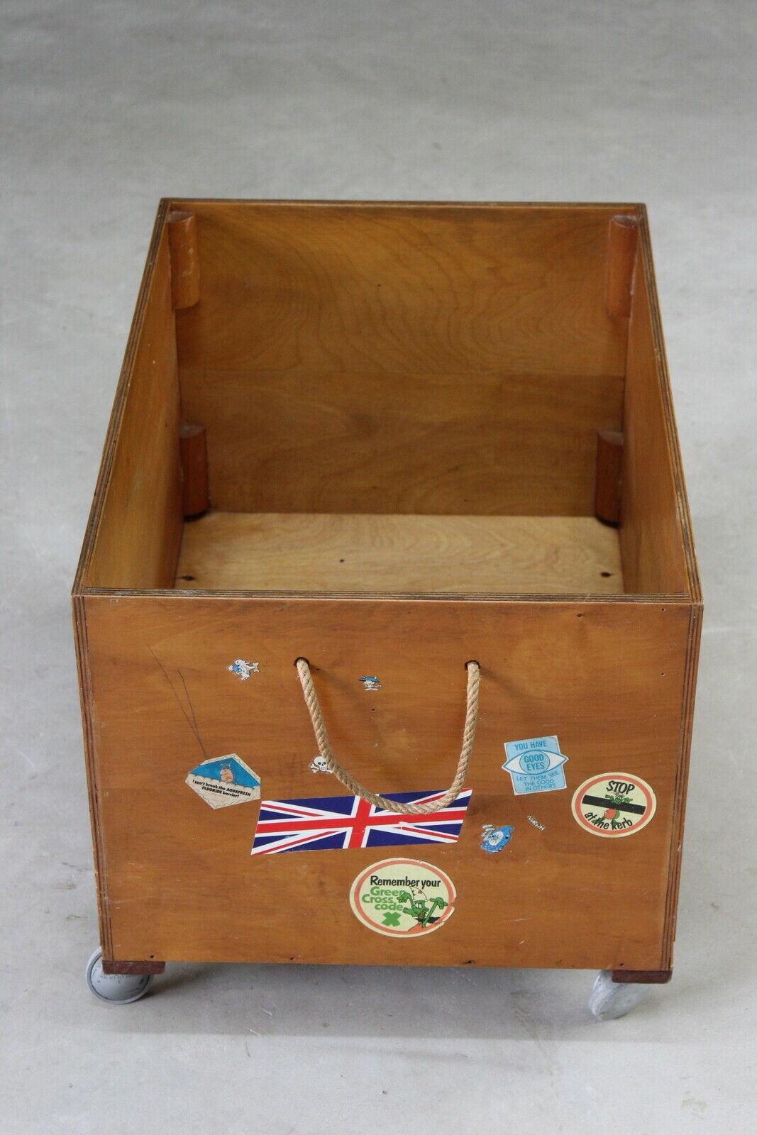 Retro Ply Toy Box On Castors - Kernow Furniture