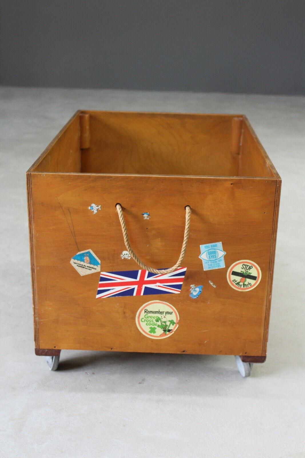 Retro Ply Toy Box On Castors - Kernow Furniture