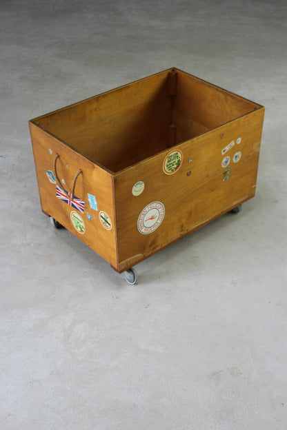 Retro Ply Toy Box On Castors - Kernow Furniture