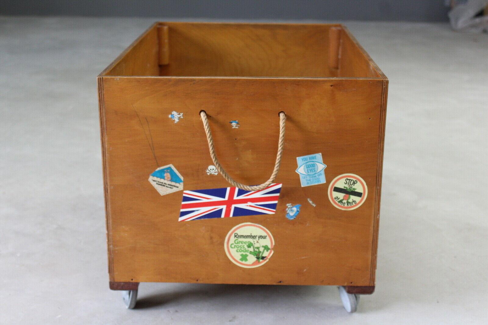 Retro Ply Toy Box On Castors - Kernow Furniture