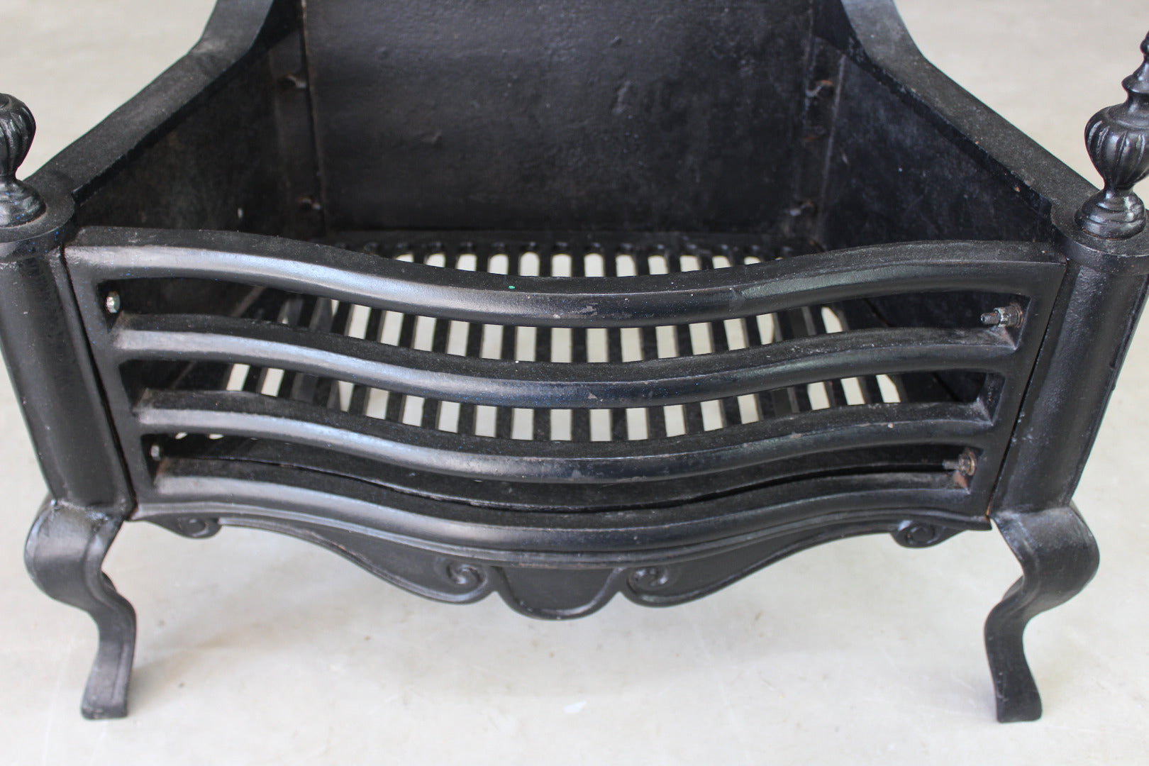 Antique Style Cast Iron Fire Grate - Kernow Furniture