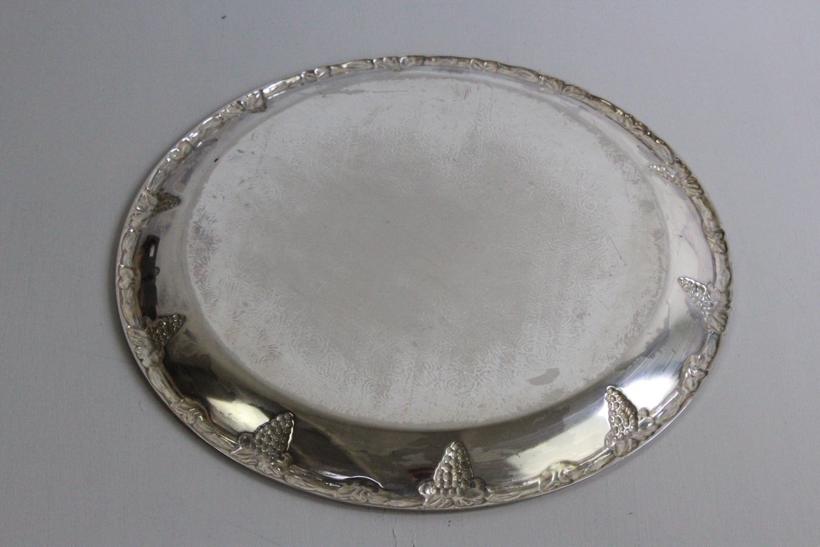 Round Silver Tone Drinks Serving Tray - Kernow Furniture