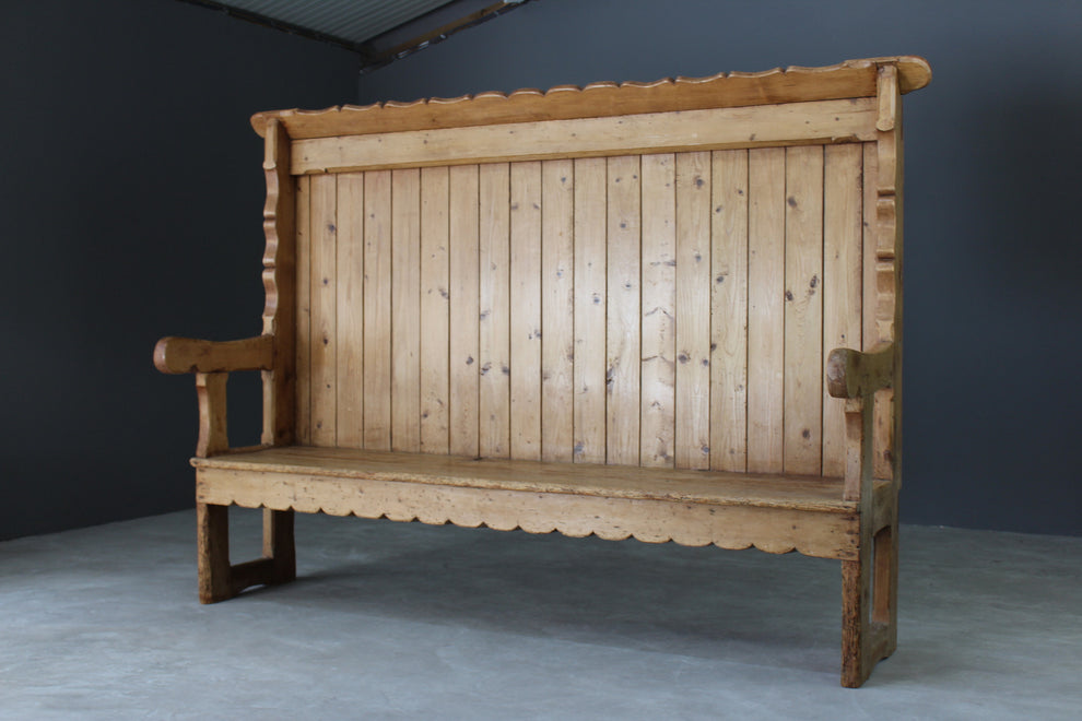 Antique Rustic Pine Settle – Kernow Furniture
