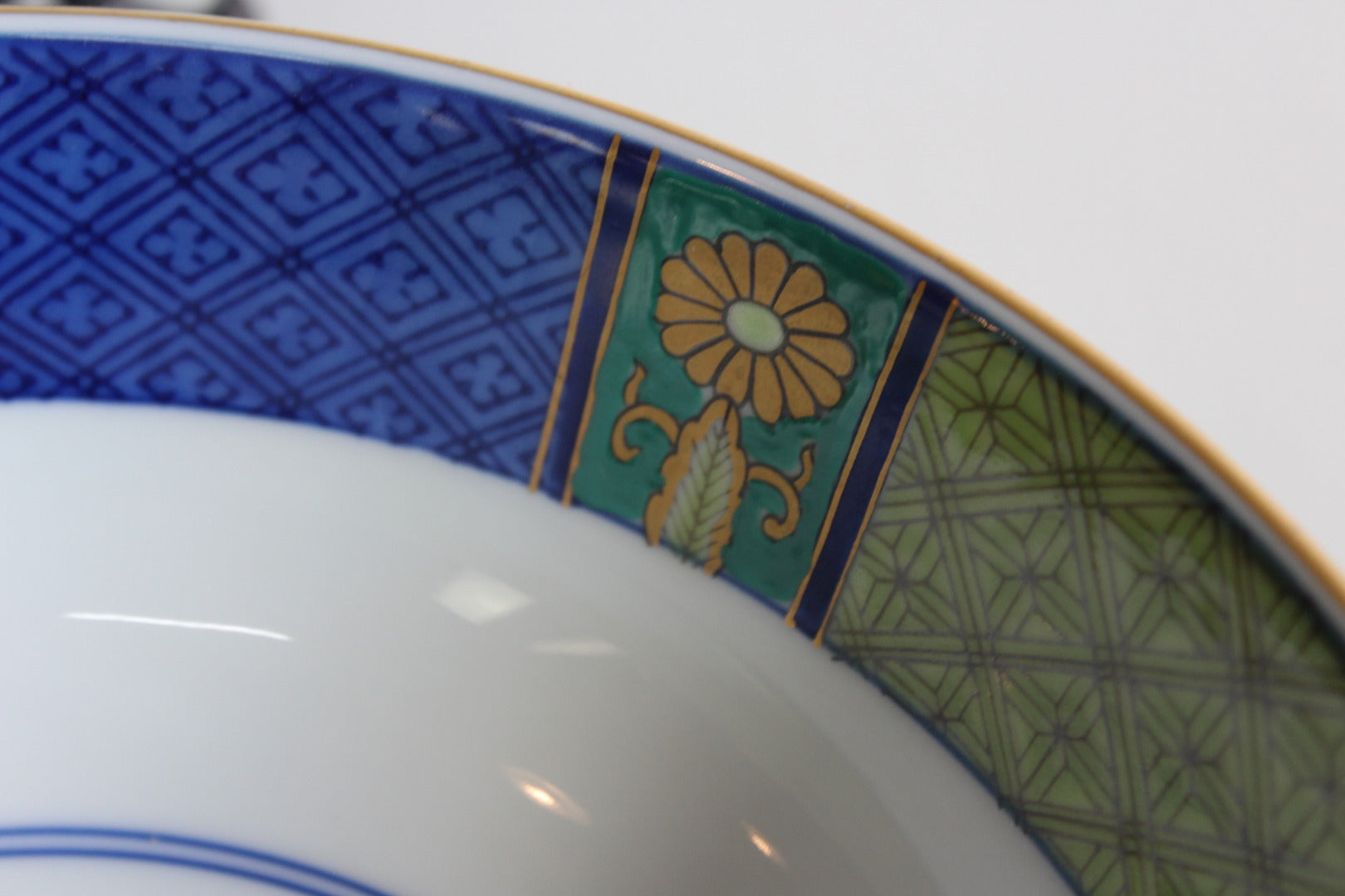 Gold Imari Bowl On Stand - Kernow Furniture