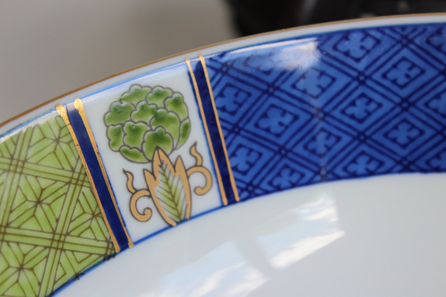 Gold Imari Bowl On Stand - Kernow Furniture