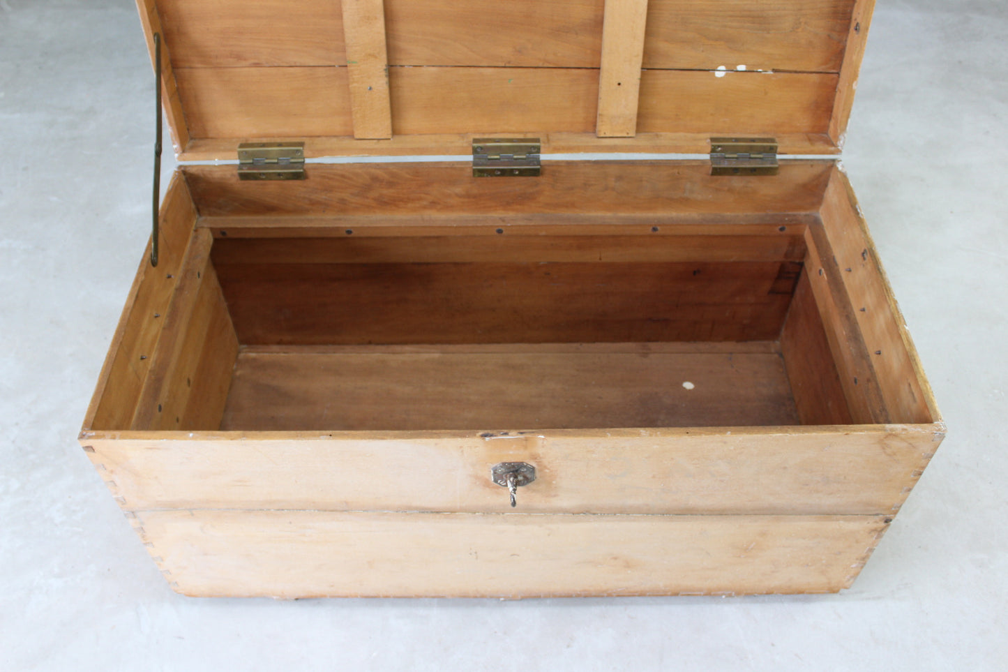 Rustic Beech Storage Trunk - Kernow Furniture