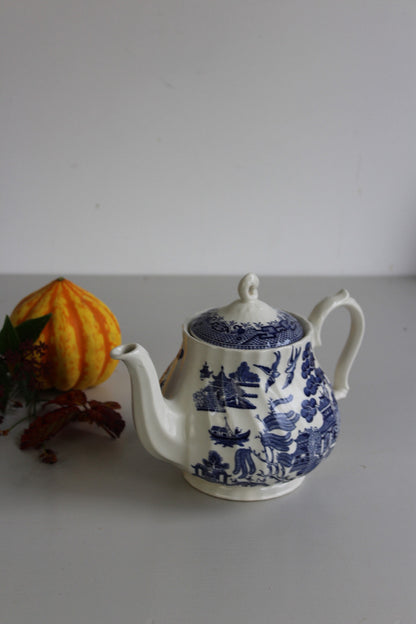 Willow Pattern Teapot - Kernow Furniture