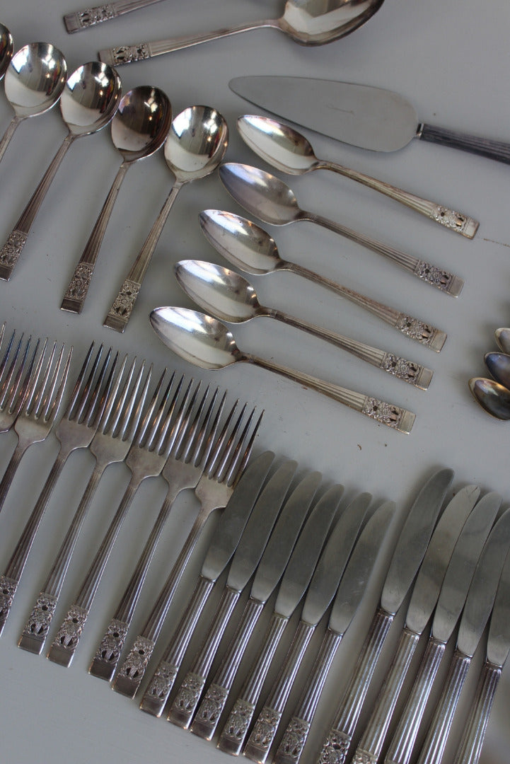 Oneida Community Plate Cutlery - Kernow Furniture