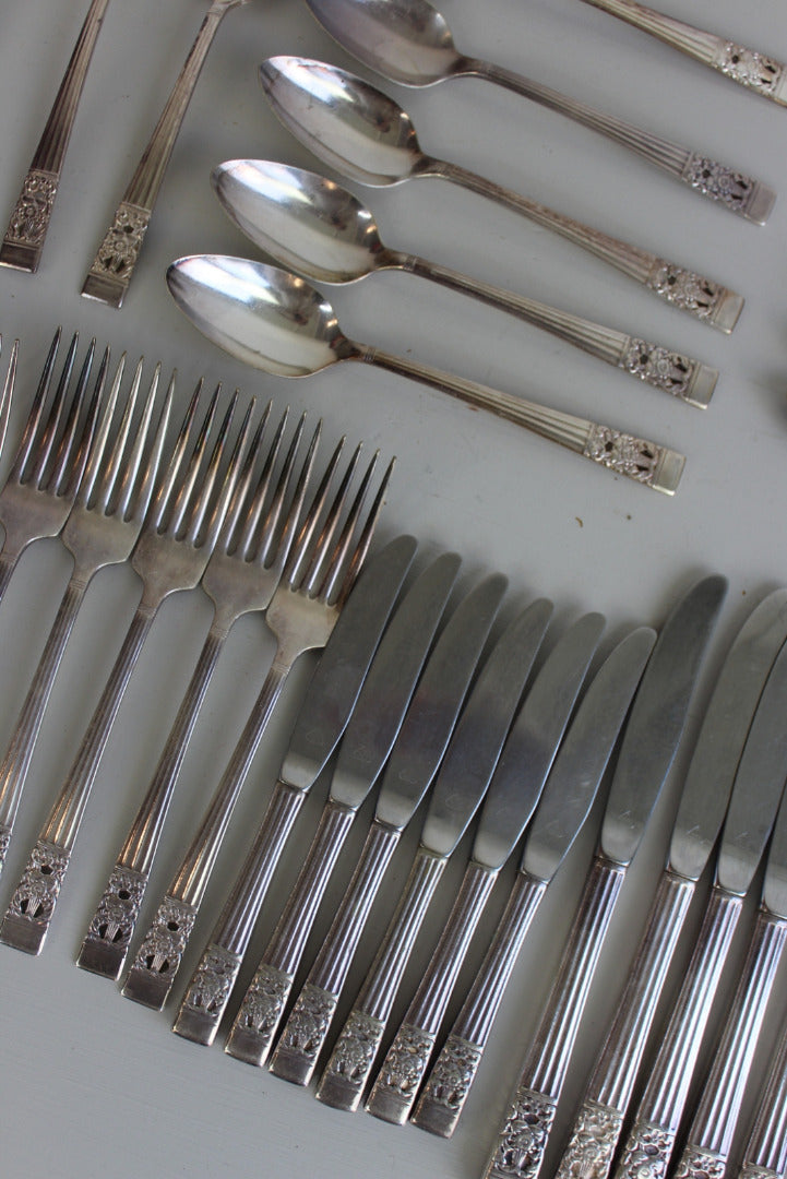 Oneida Community Plate Cutlery - Kernow Furniture