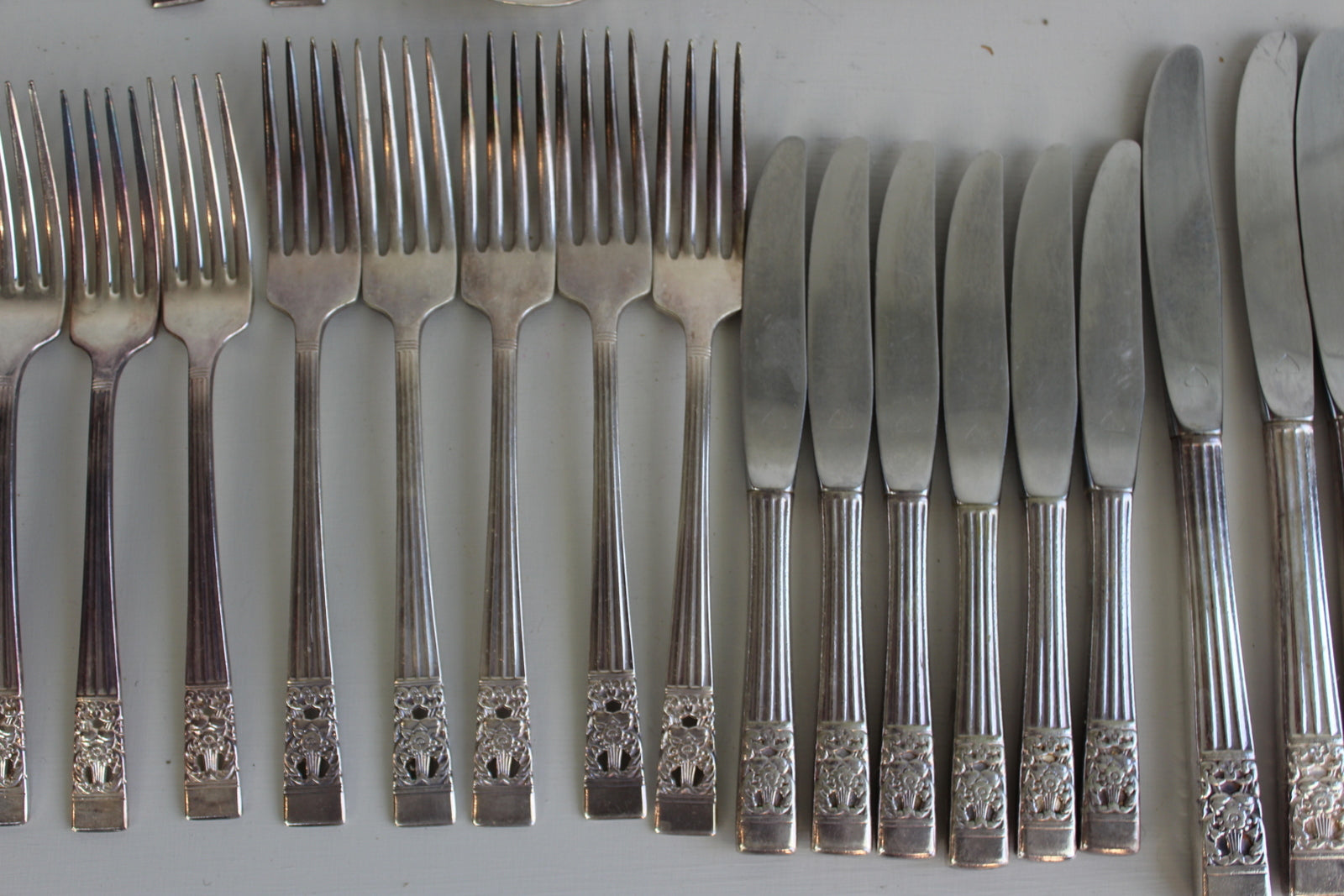 Oneida Community Plate Cutlery - Kernow Furniture