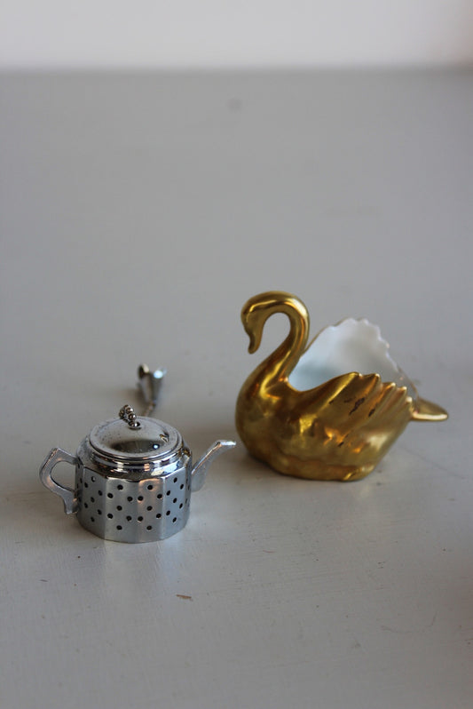 Tea Strainer & Gold Swan - Kernow Furniture