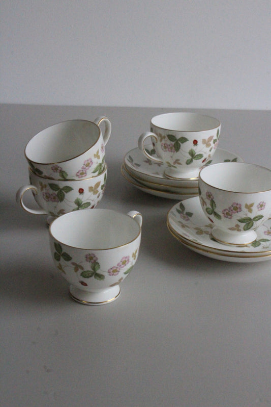 5 Wedgwood Wild Strawberry Bone China Tea Cups - Kernow Furniture