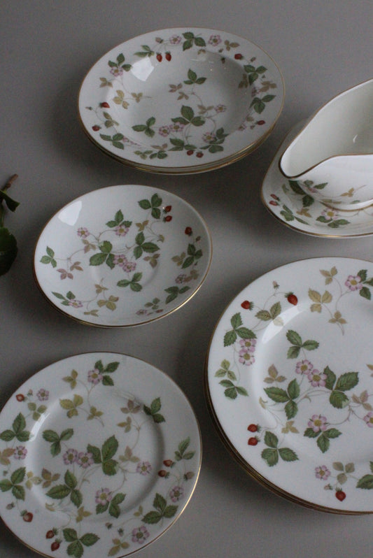 Wedgwood Wild Strawberry Gravy Boat Bowls Plates - Kernow Furniture