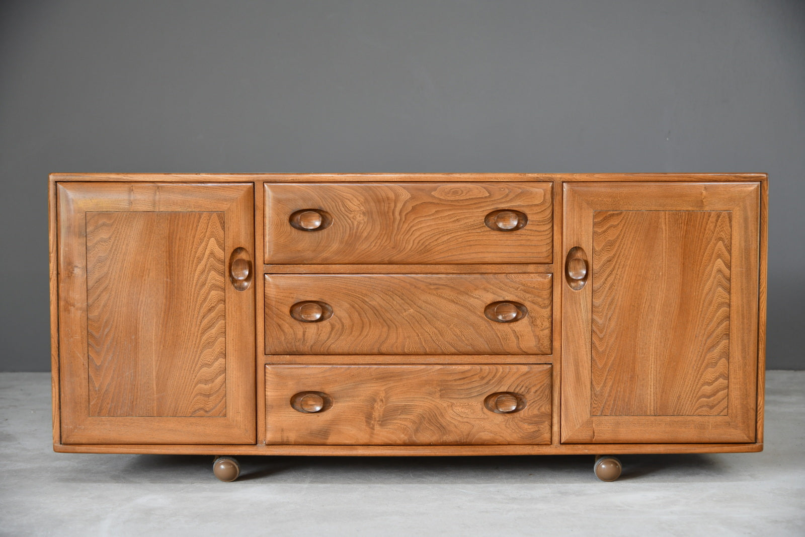 Retro Ercol Elm Sideboard - Kernow Furniture