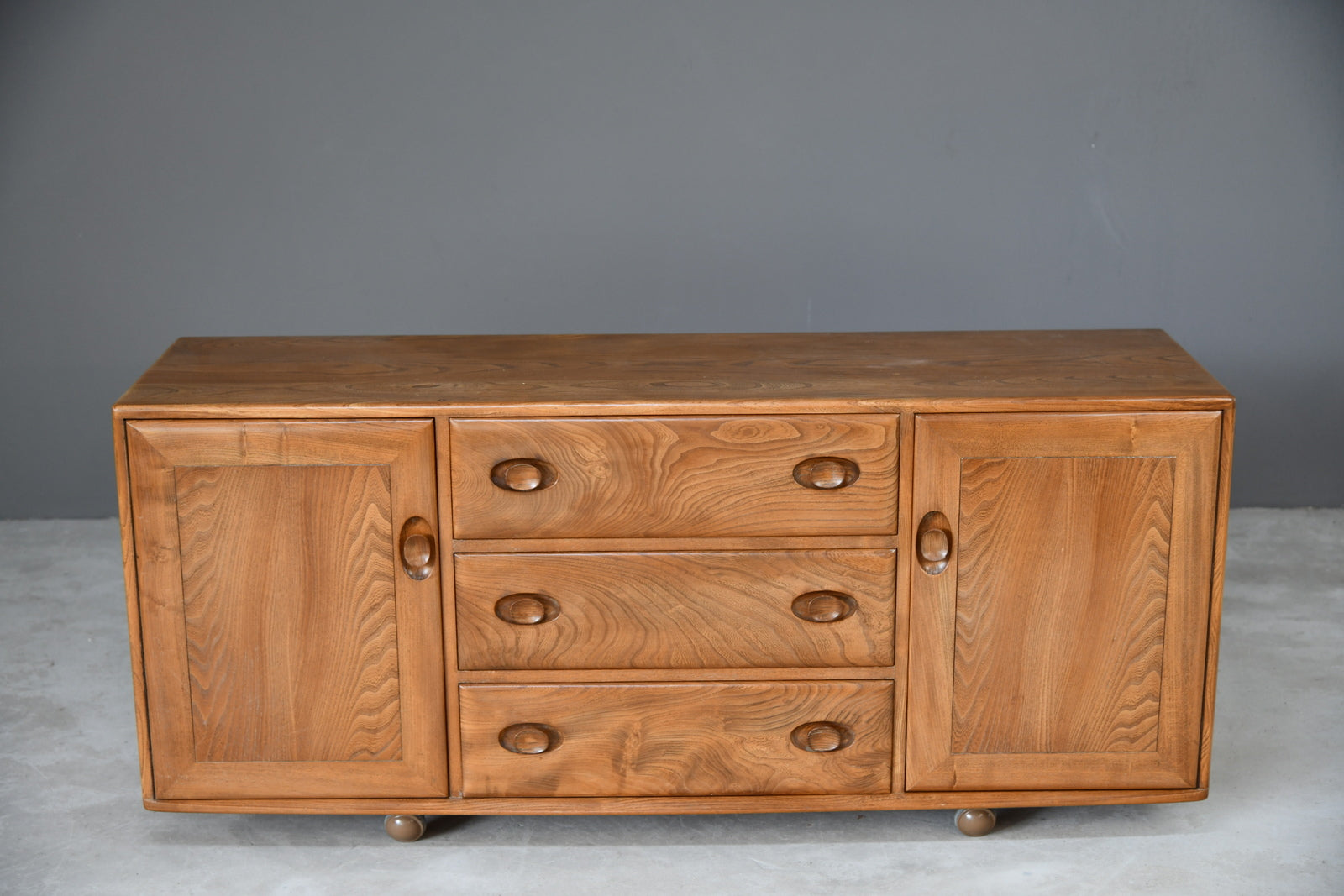 Retro Ercol Elm Sideboard - Kernow Furniture