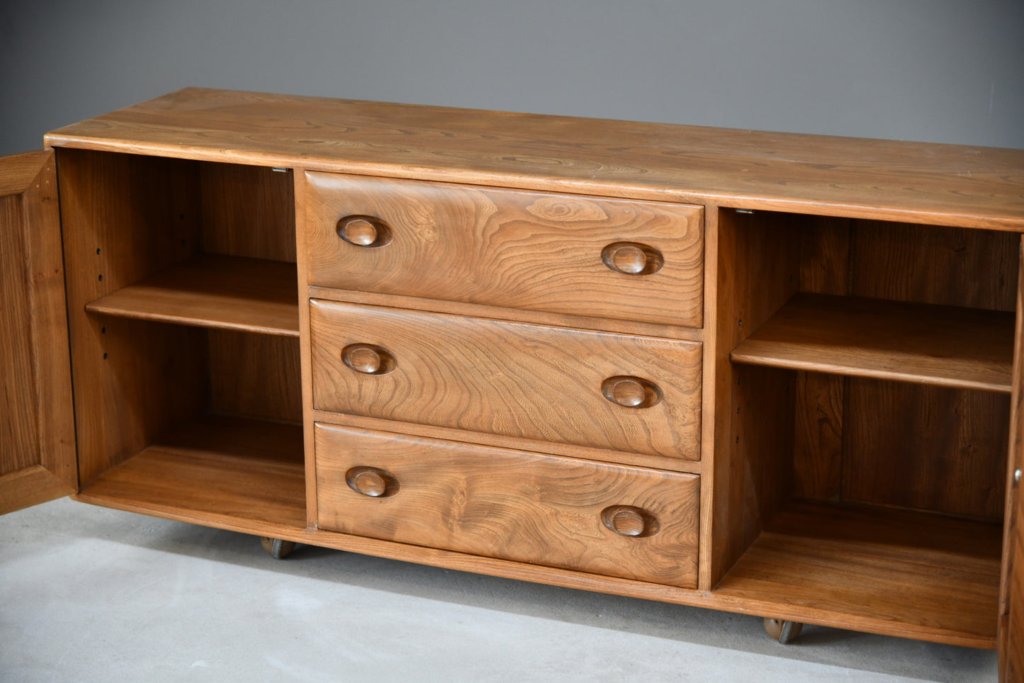 Retro Ercol Elm Sideboard - Kernow Furniture