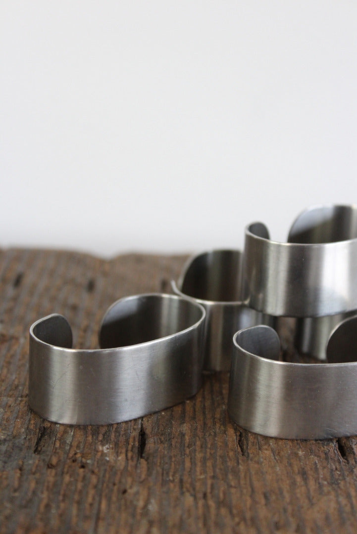 5 Retro Stainless Napkin Rings - Kernow Furniture