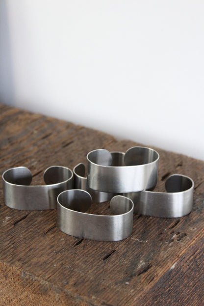 5 Retro Stainless Napkin Rings - Kernow Furniture