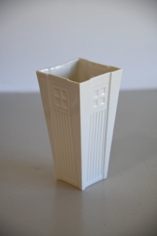 Belleek Living Vase - Kernow Furniture