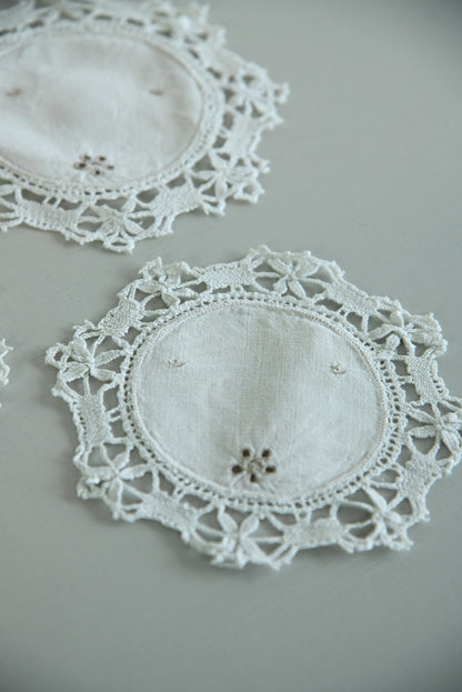 4 Vintage Embroidered Linen Mats