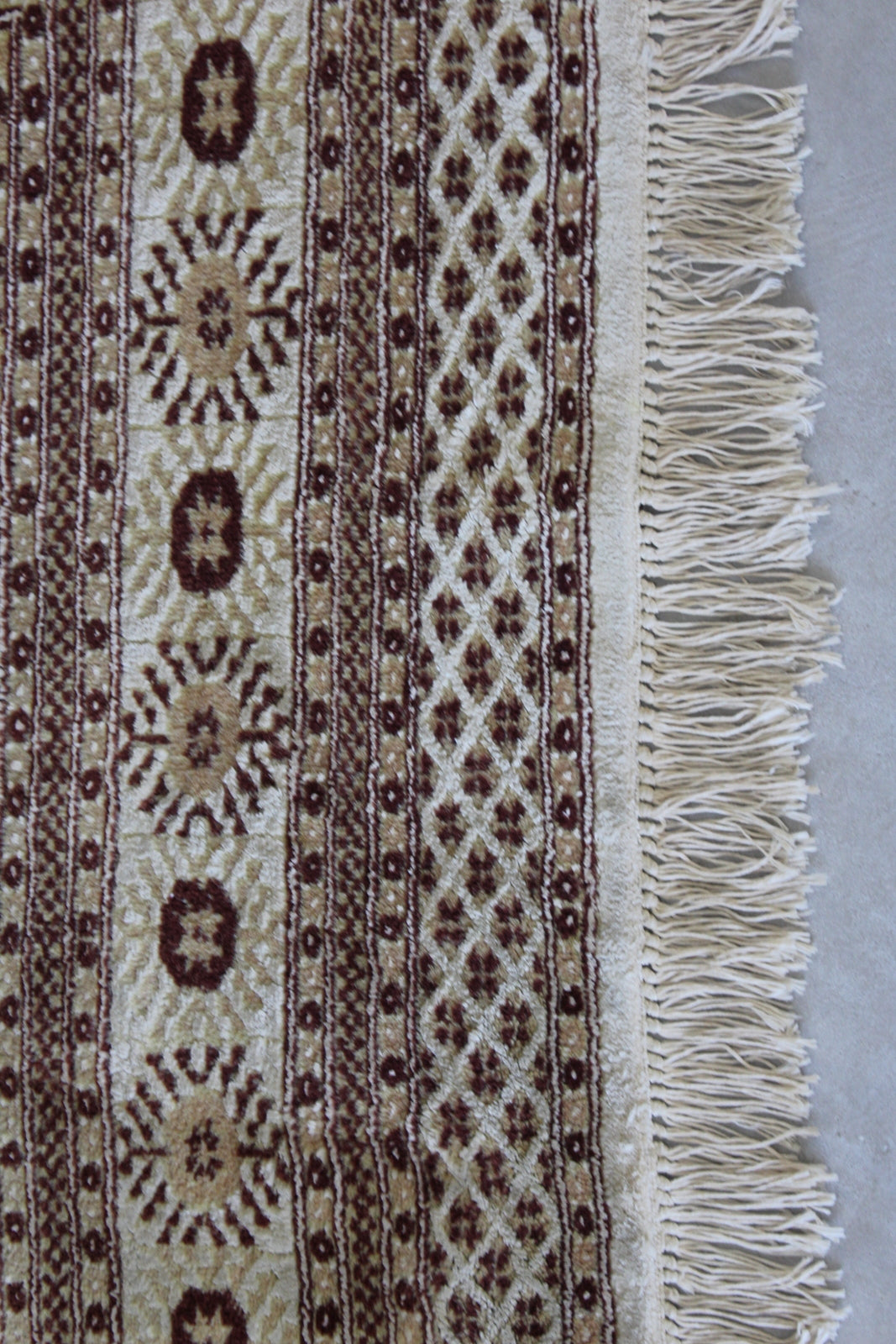 Cream & Beige Pakistan Rug - Kernow Furniture