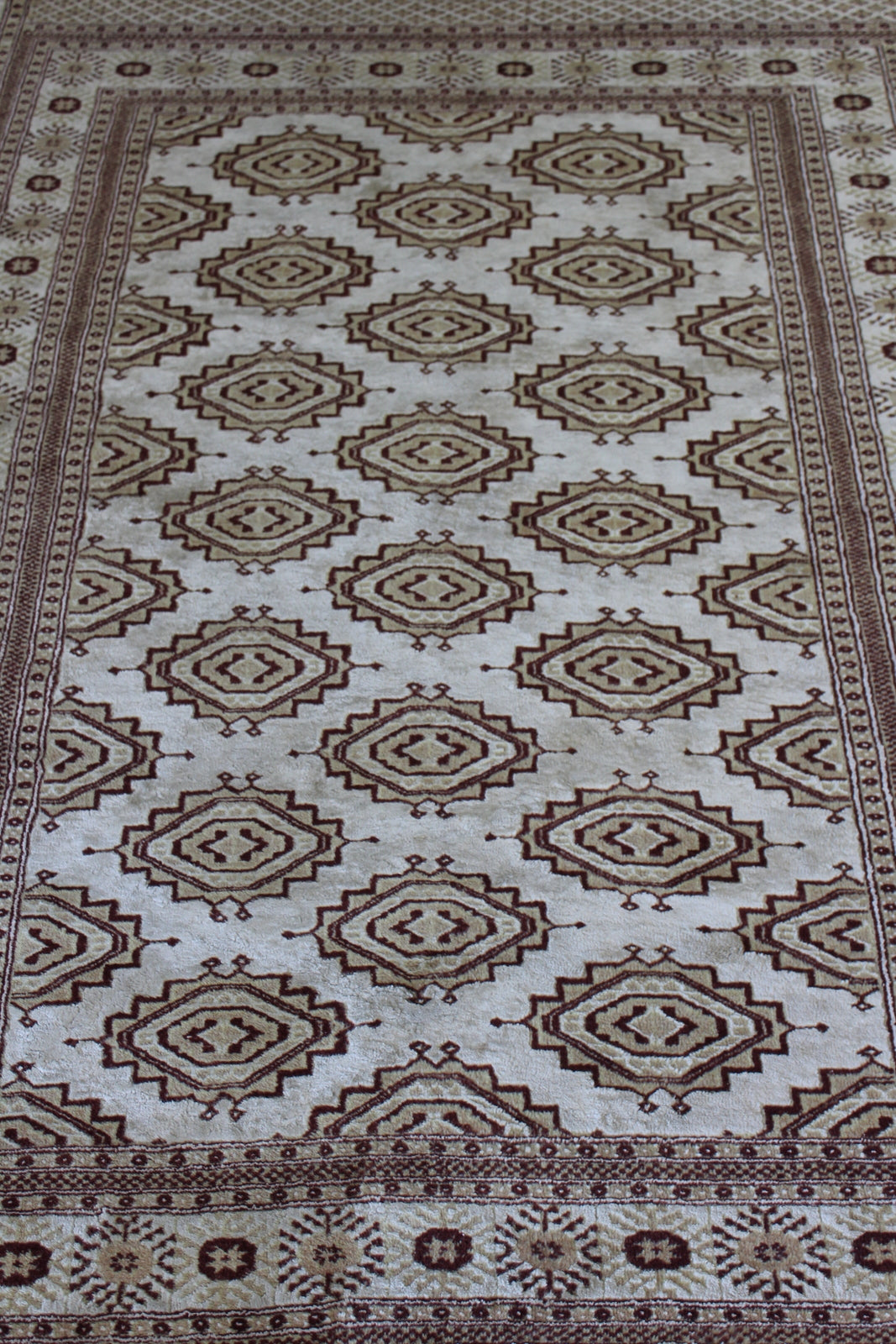 Cream & Beige Pakistan Rug - Kernow Furniture