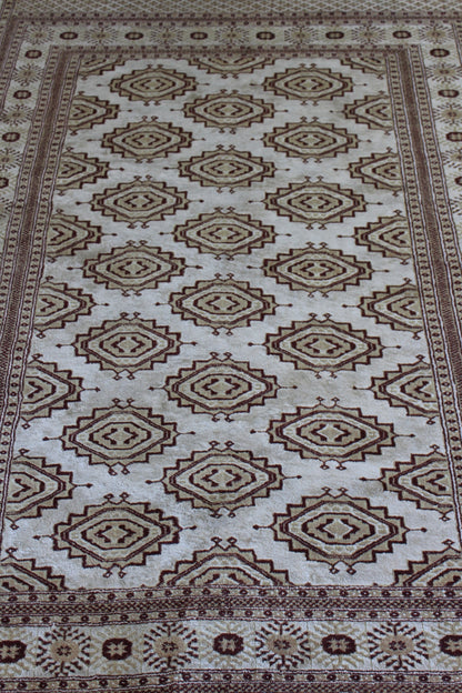 Cream & Beige Pakistan Rug - Kernow Furniture