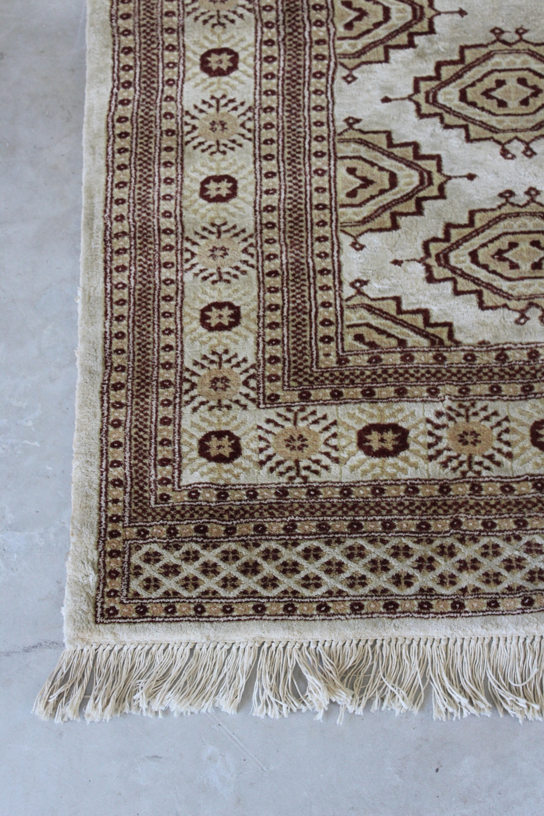 Cream & Beige Pakistan Rug - Kernow Furniture