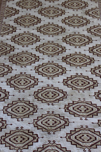 Cream & Beige Pakistan Rug - Kernow Furniture