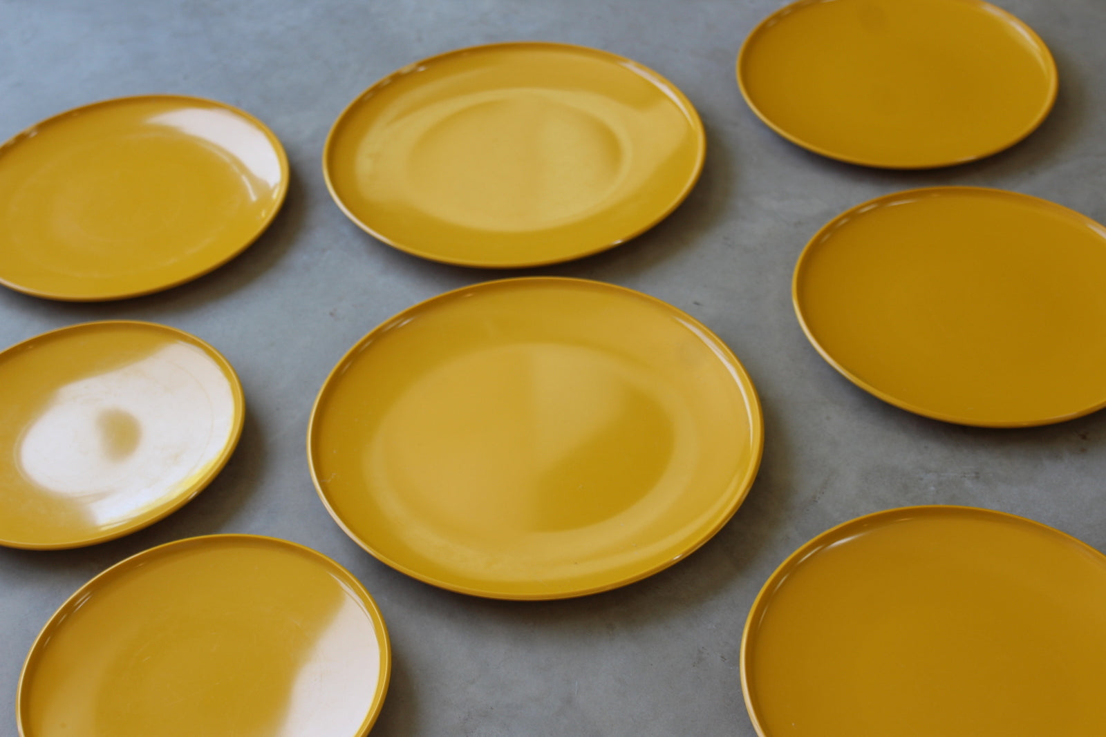 Retro Encore Yellow Plastic Plates - Kernow Furniture