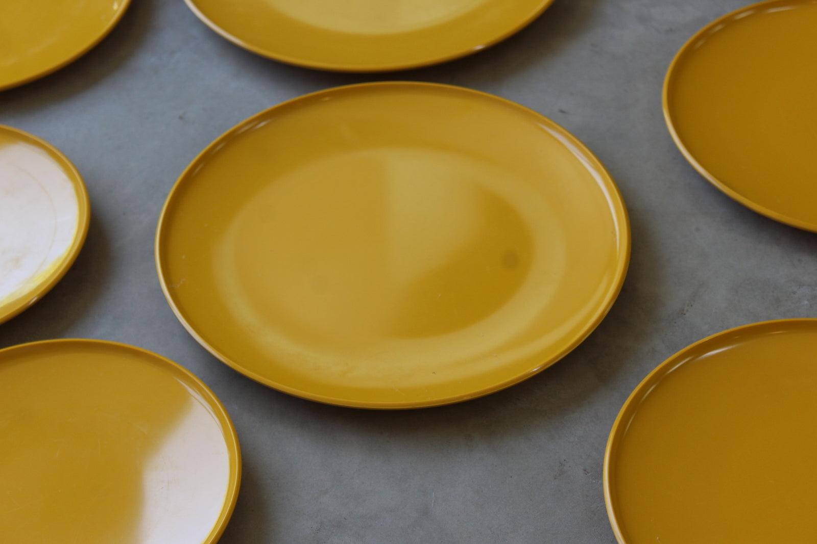 Retro Encore Yellow Plastic Plates - Kernow Furniture