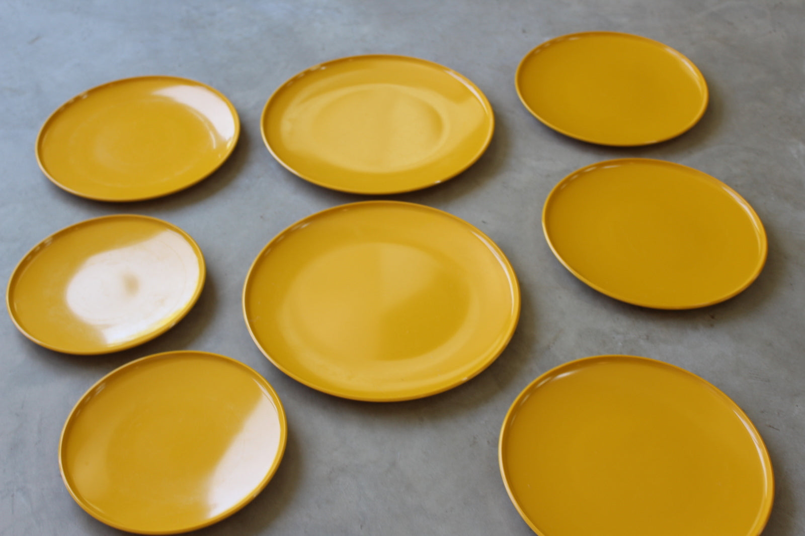 Retro Encore Yellow Plastic Plates - Kernow Furniture