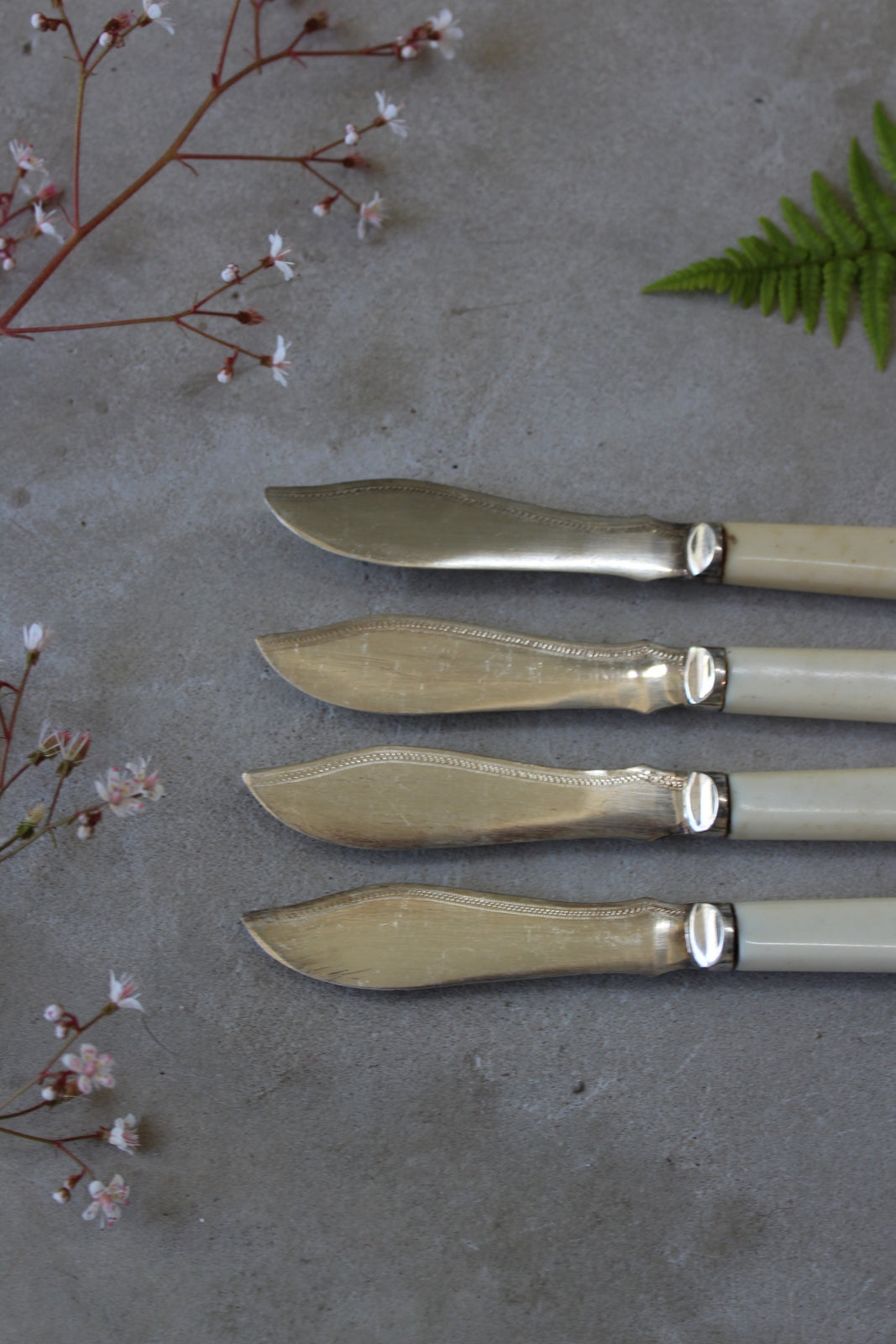 4 Vintage Fish Knives - Kernow Furniture