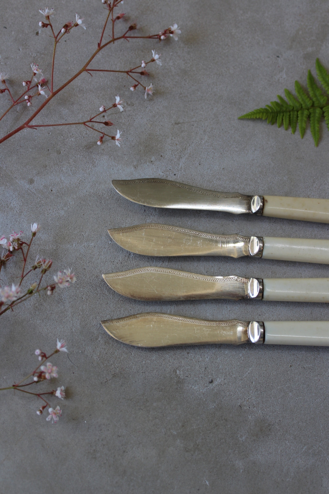 4 Vintage Fish Knives - Kernow Furniture