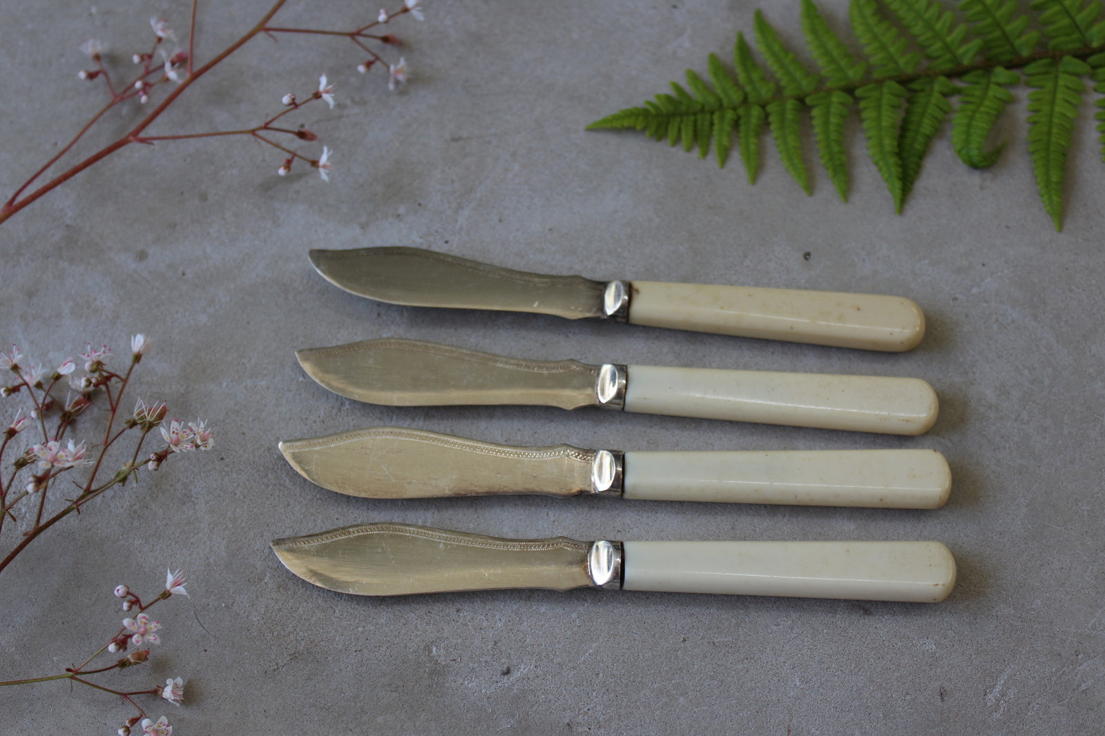 4 Vintage Fish Knives - Kernow Furniture