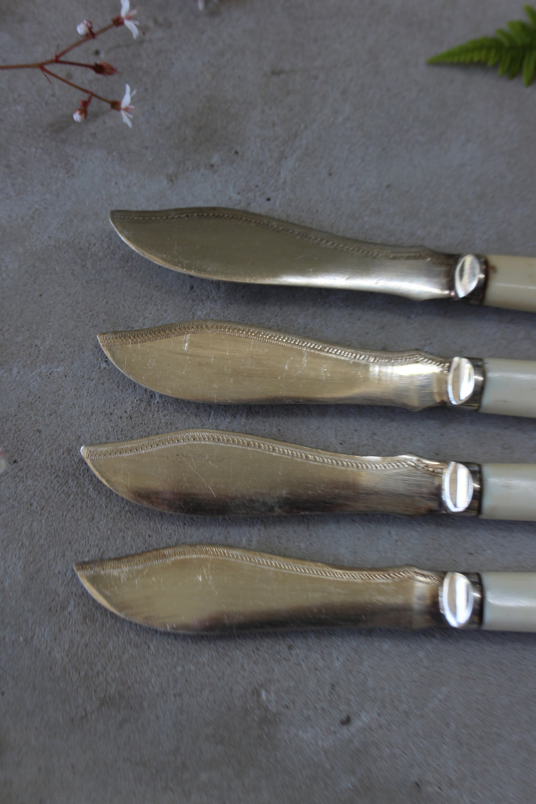 4 Vintage Fish Knives - Kernow Furniture