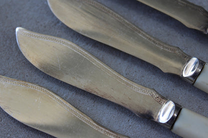 4 Vintage Fish Knives - Kernow Furniture