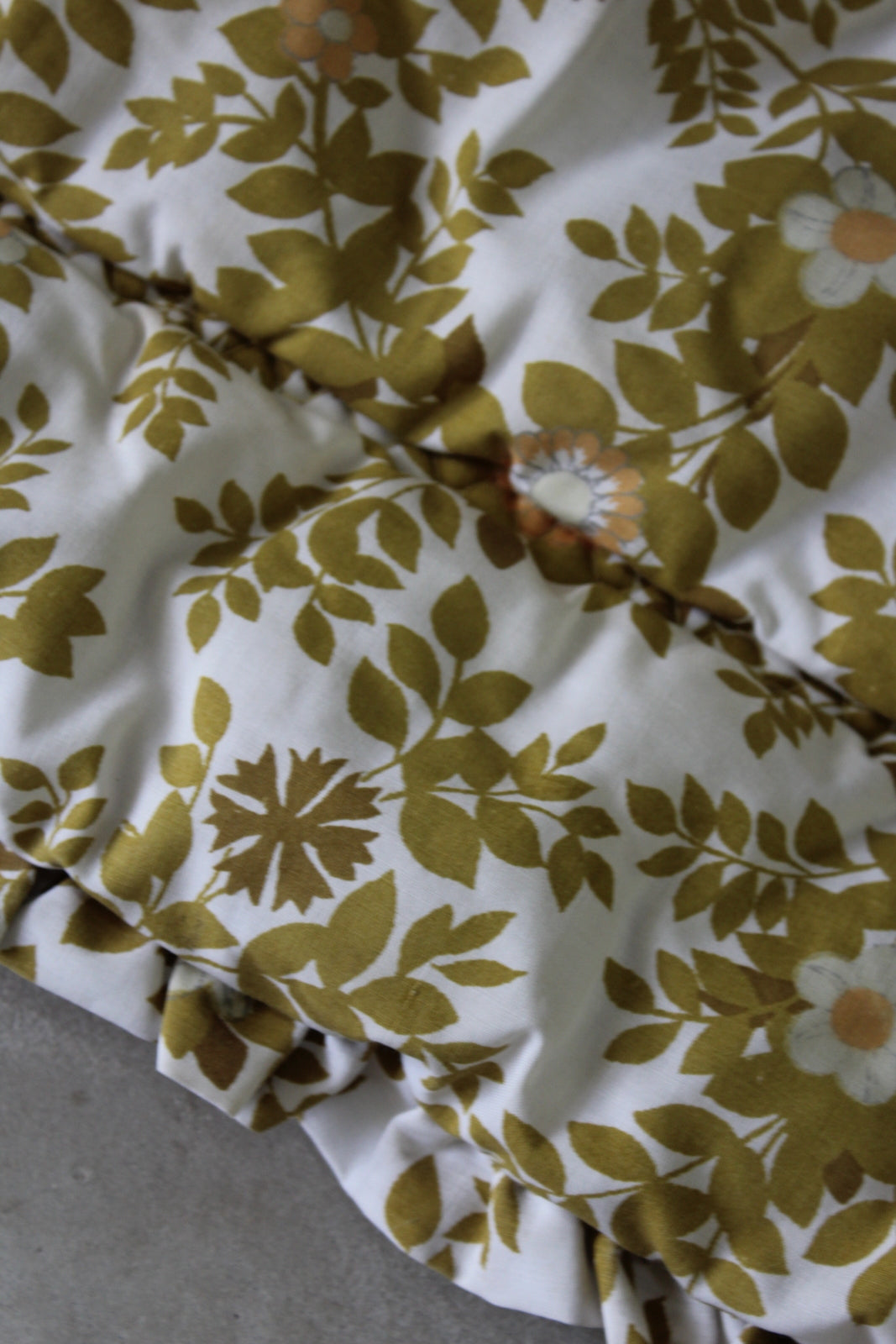 Retro Terylene Floral Double Eiderdown - Kernow Furniture