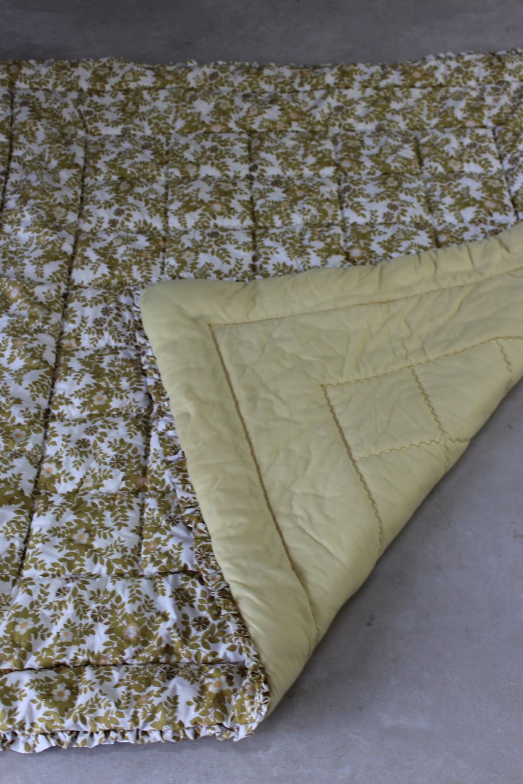 Retro Terylene Floral Double Eiderdown - Kernow Furniture