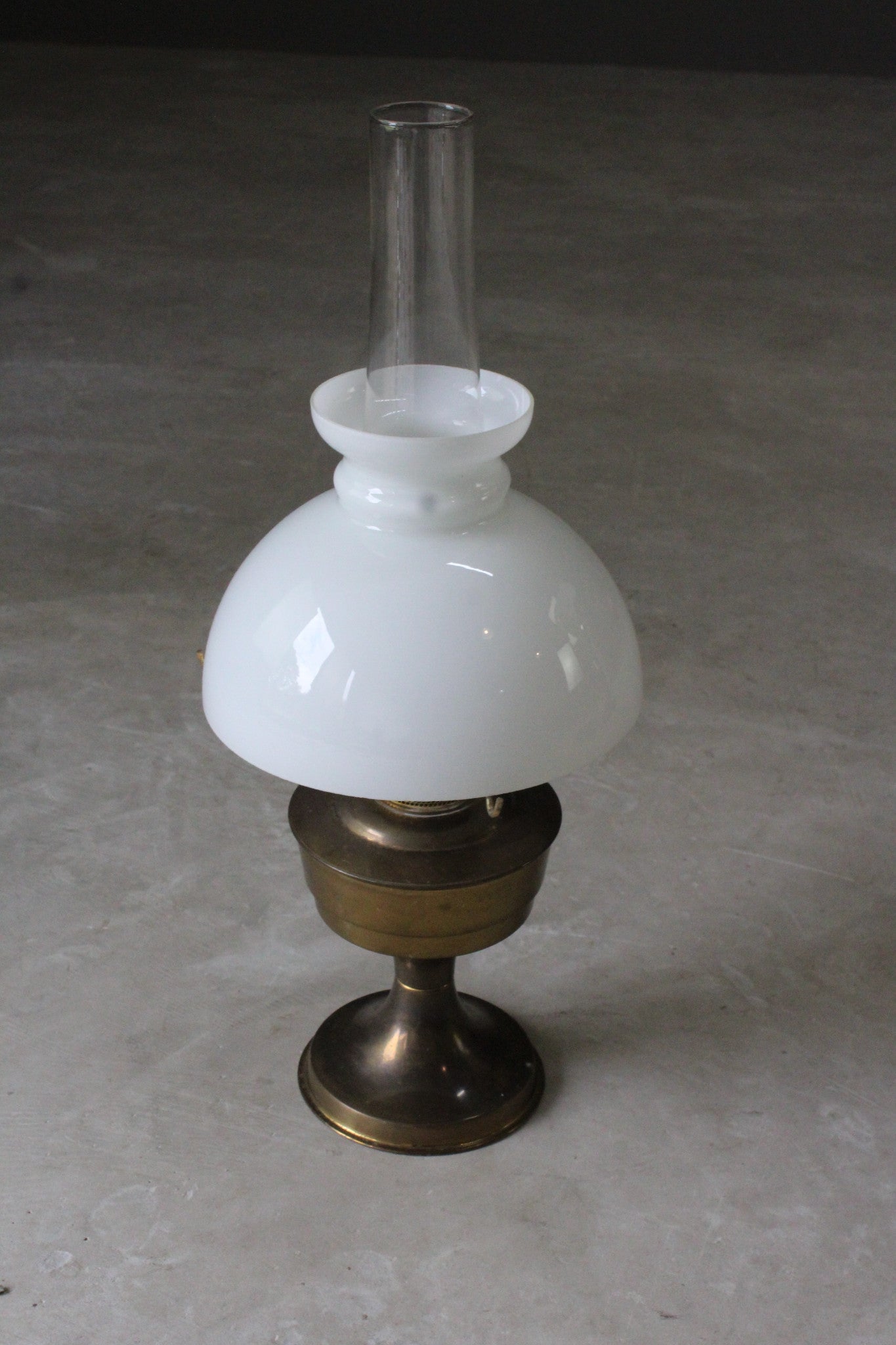 Aladdin 23 Brass Oil Lamp - Kernow Furniture