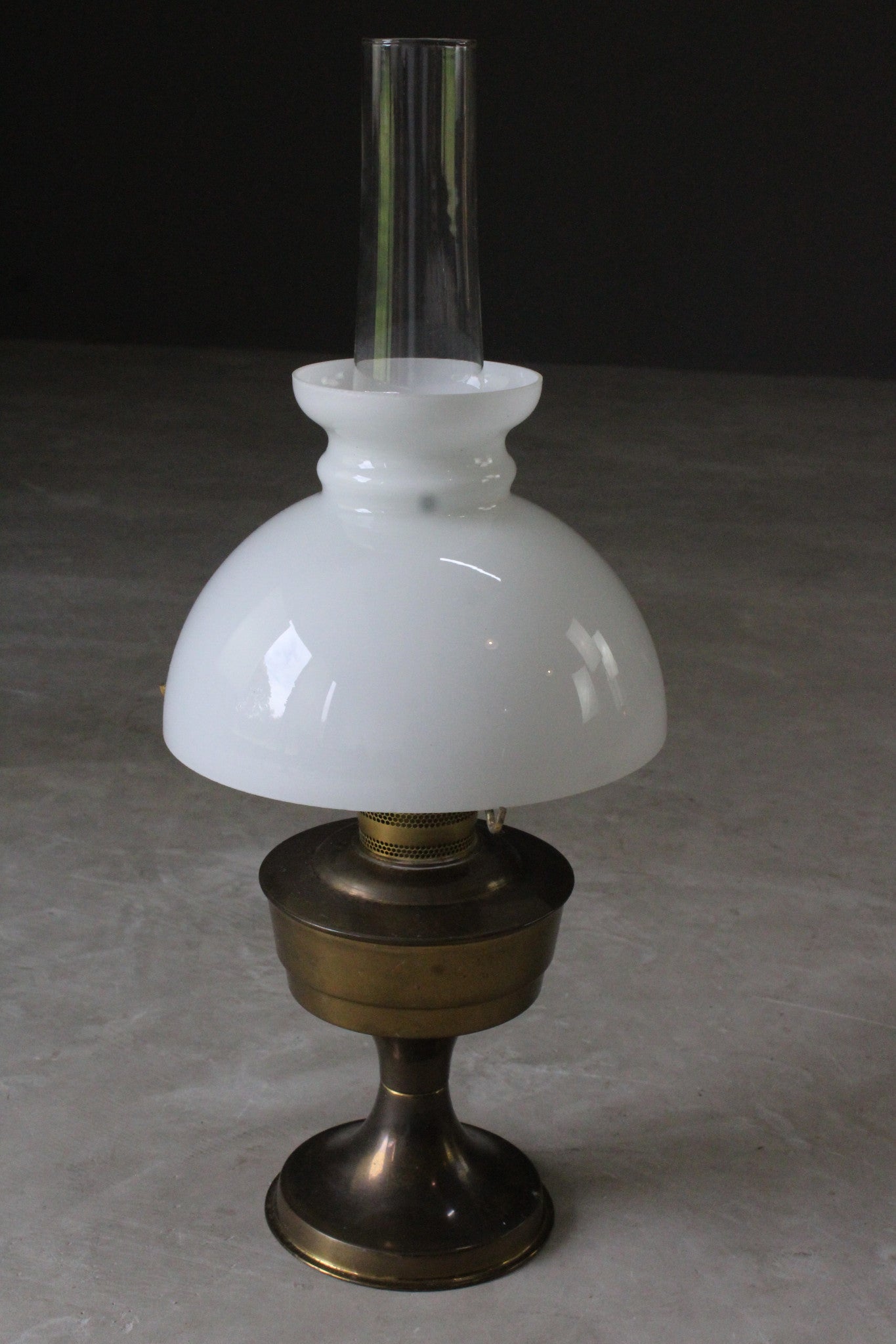 Aladdin 23 Brass Oil Lamp - Kernow Furniture