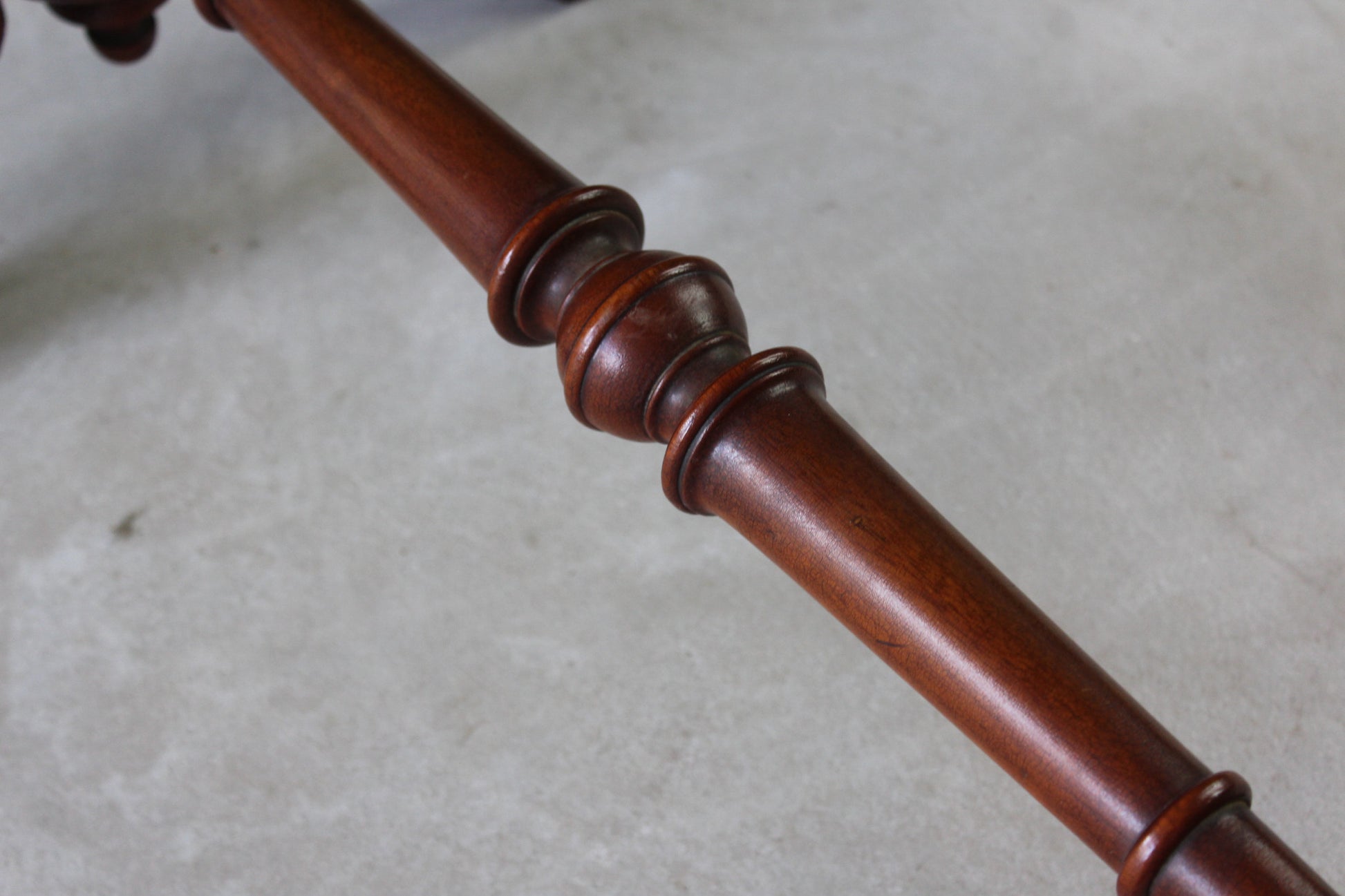 Victorian Mahogany Oval Side Table - Kernow Furniture