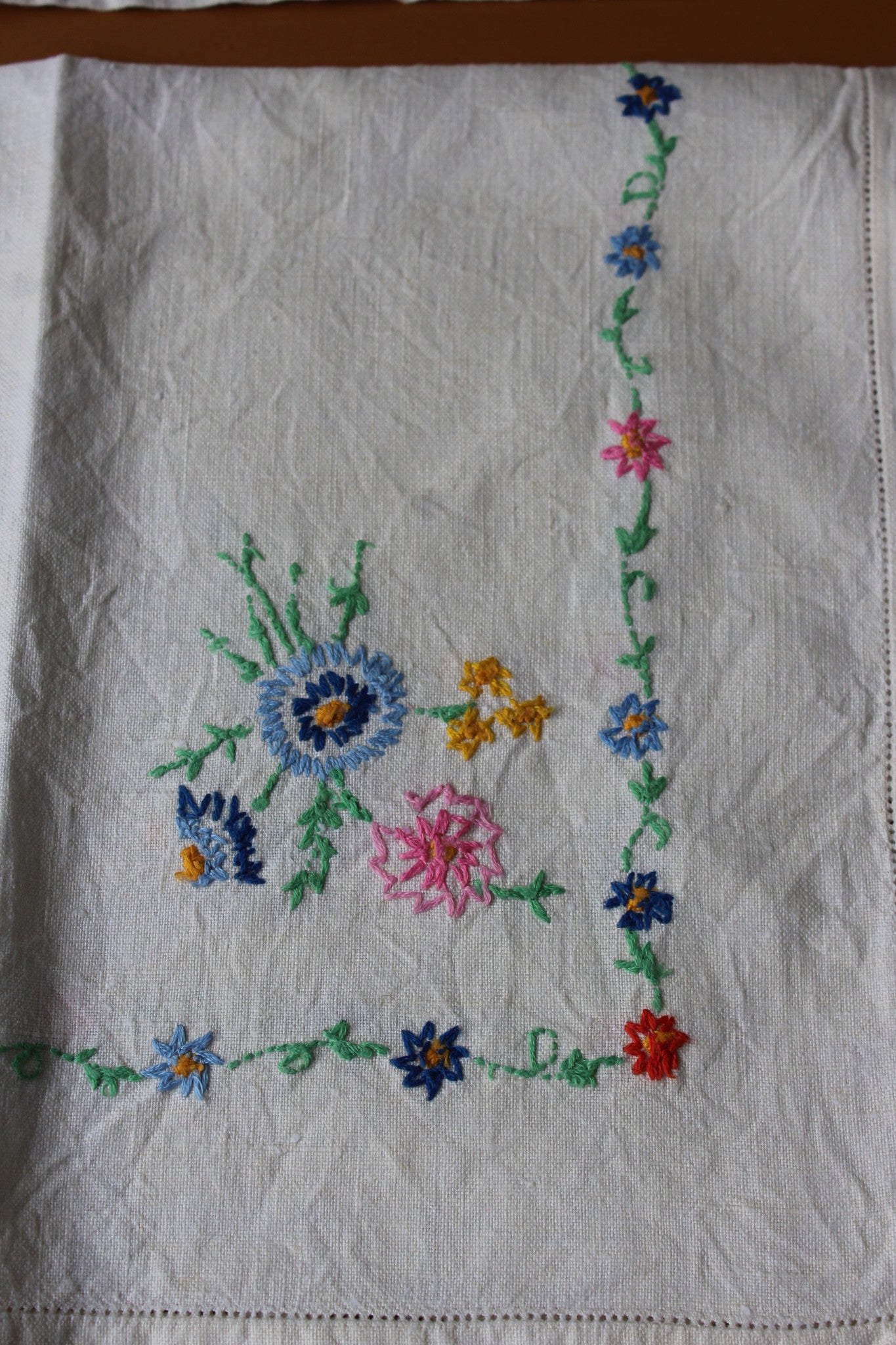 4 Vintage Embroidered Linen Tray Cloths - Kernow Furniture