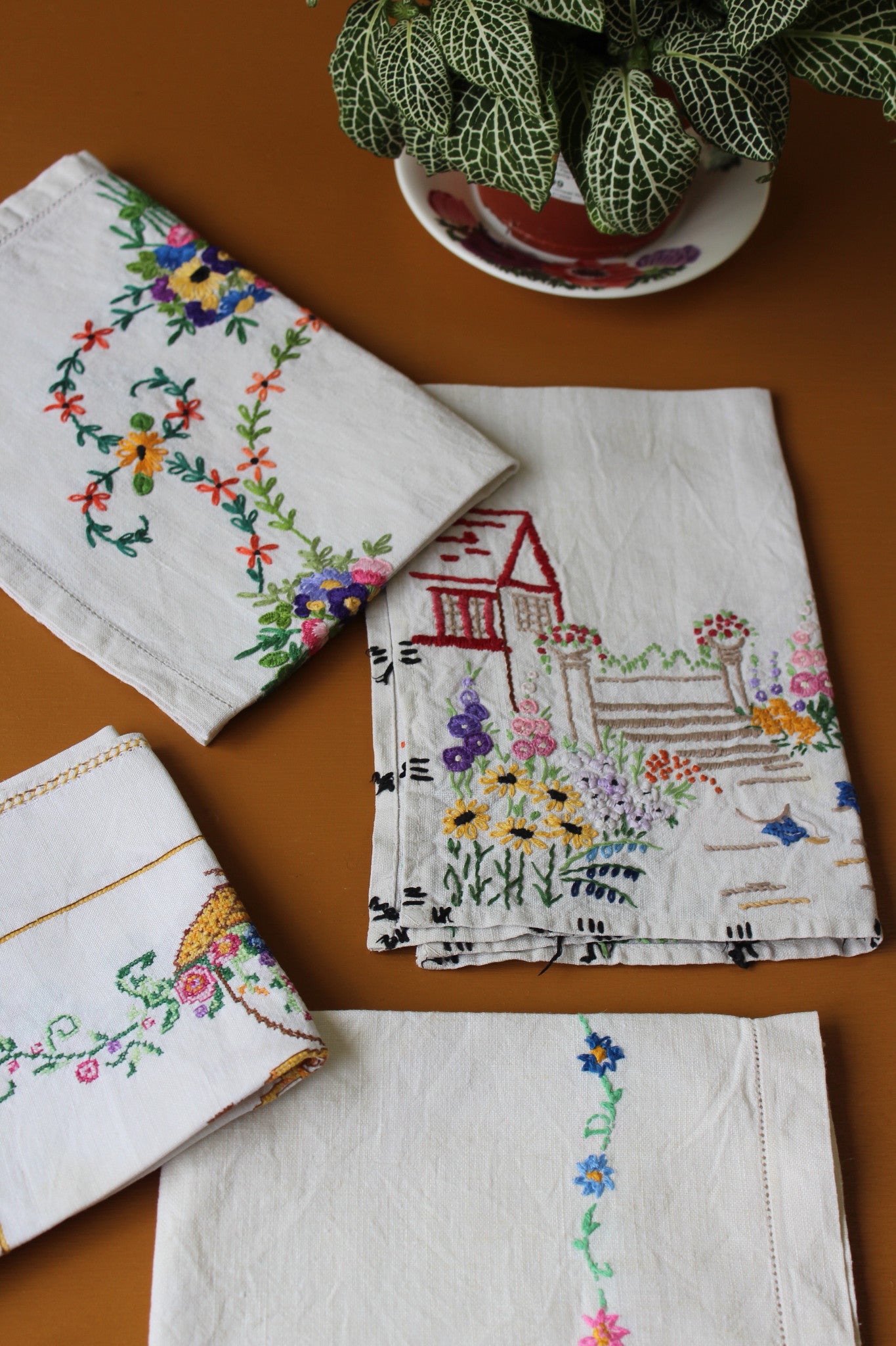 4 Vintage Embroidered Linen Tray Cloths - Kernow Furniture