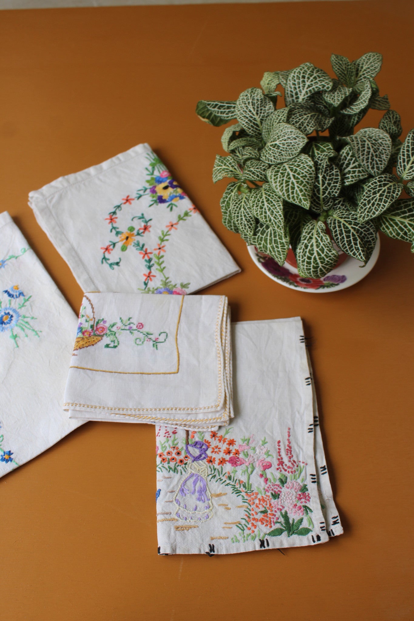 4 Vintage Embroidered Linen Tray Cloths - Kernow Furniture