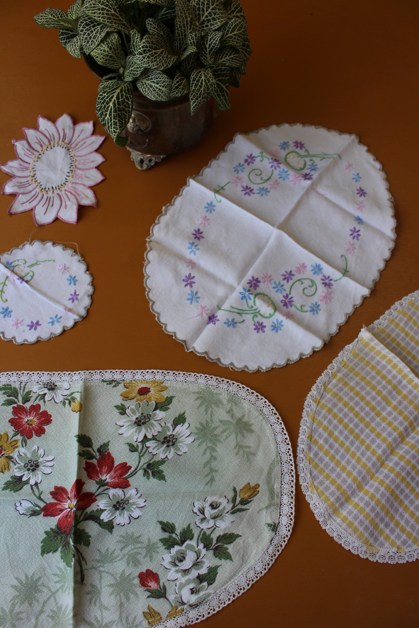 Vintage Floral & Embroidered Table Mats - Kernow Furniture